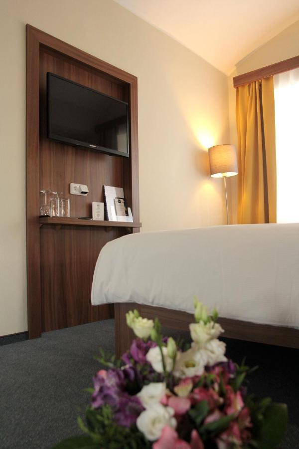 Hotel Baltaci Stary Zamek Napajedla Bagian luar foto