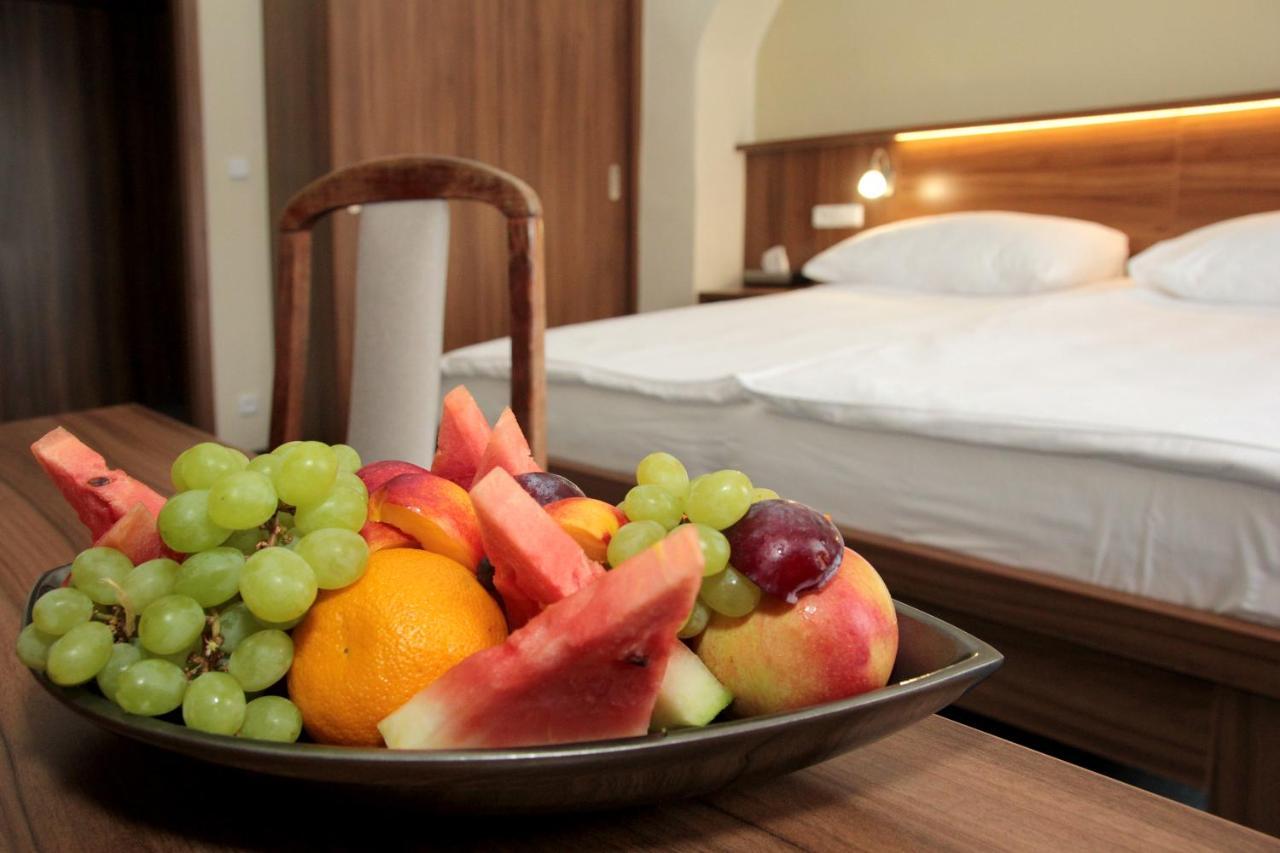 Hotel Baltaci Stary Zamek Napajedla Bagian luar foto