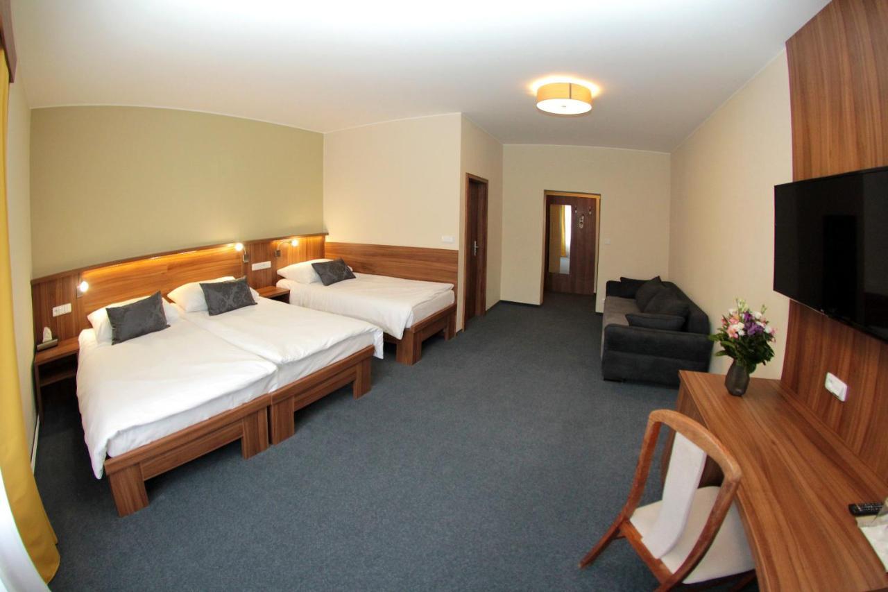 Hotel Baltaci Stary Zamek Napajedla Bagian luar foto