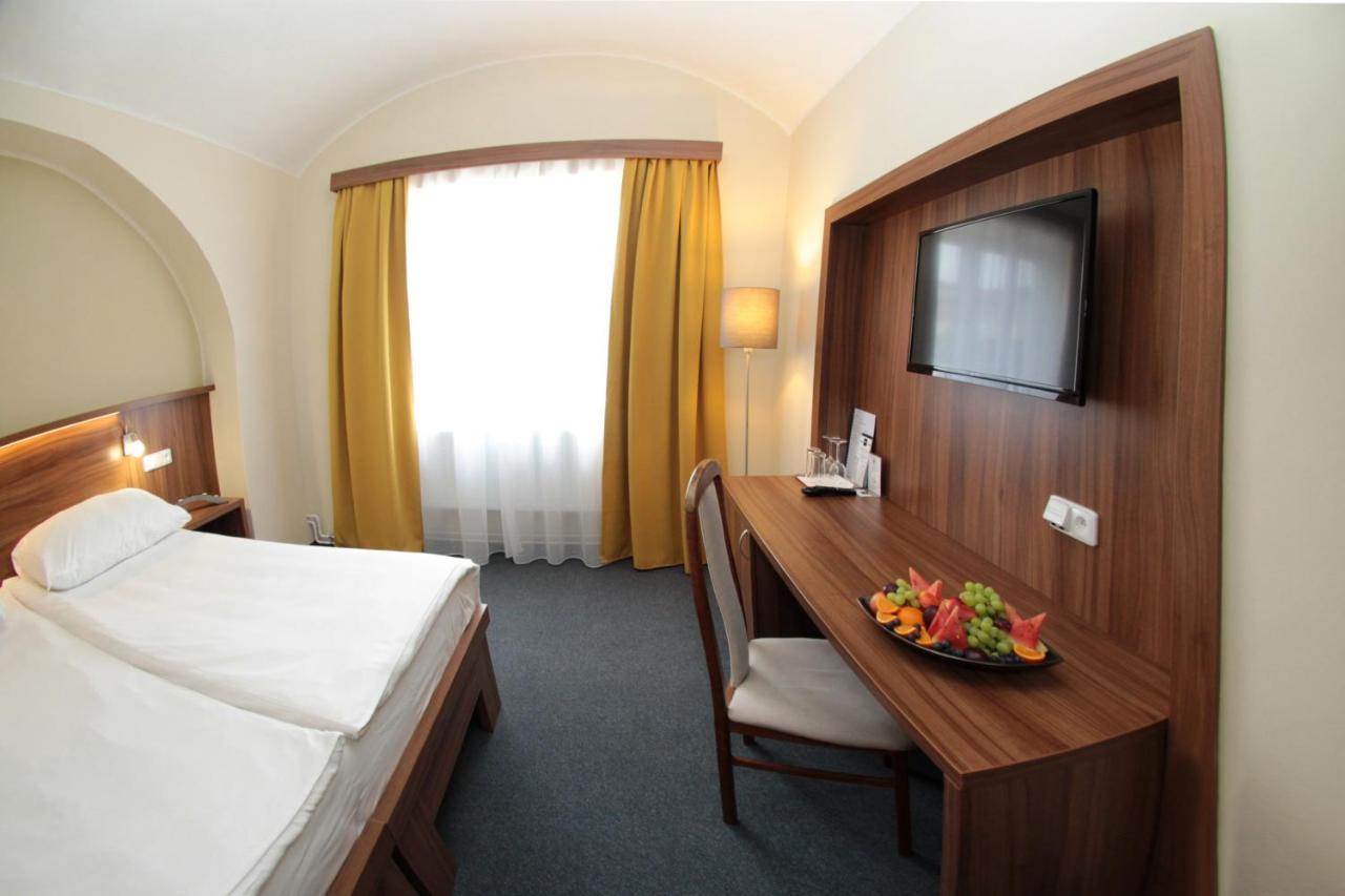 Hotel Baltaci Stary Zamek Napajedla Bagian luar foto