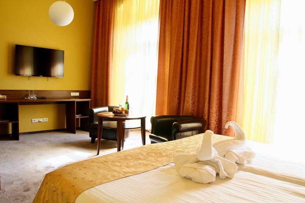 Hotel Baltaci Stary Zamek Napajedla Bagian luar foto