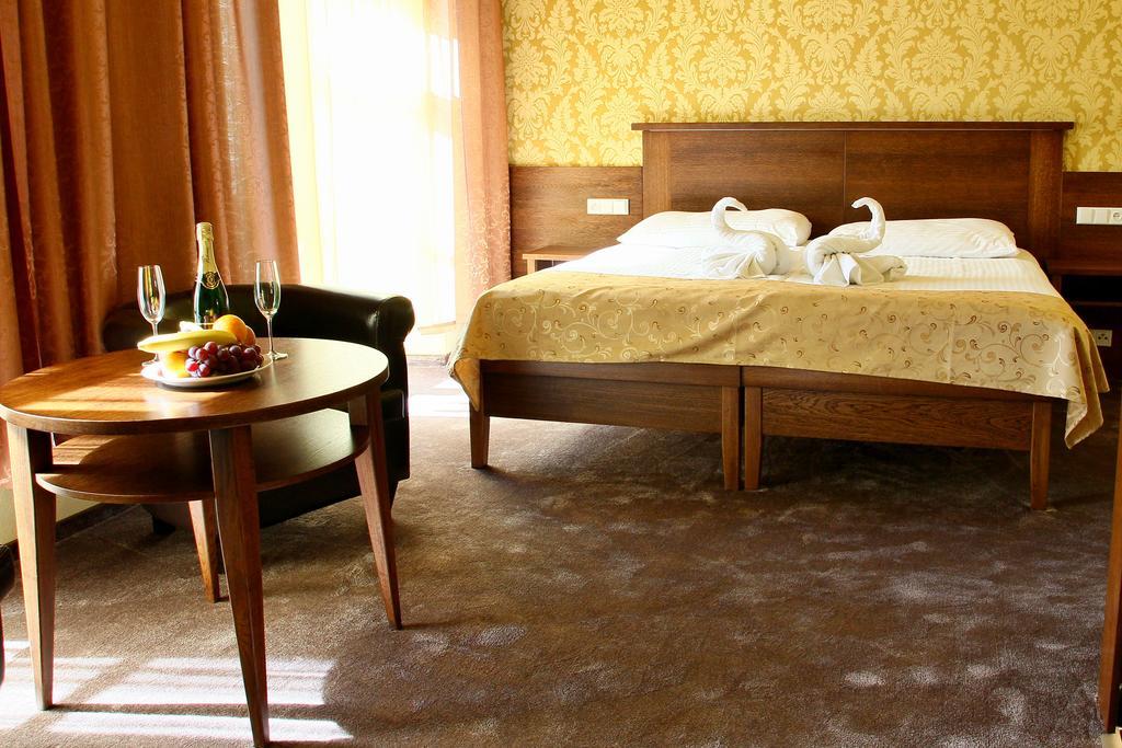 Hotel Baltaci Stary Zamek Napajedla Bagian luar foto