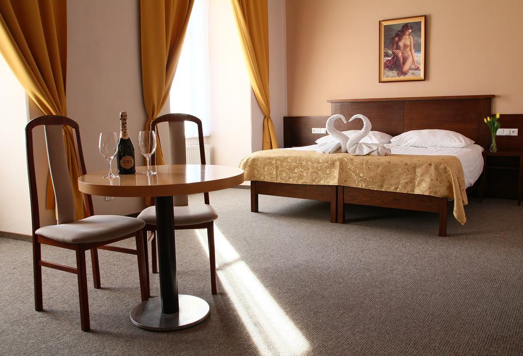Hotel Baltaci Stary Zamek Napajedla Bagian luar foto