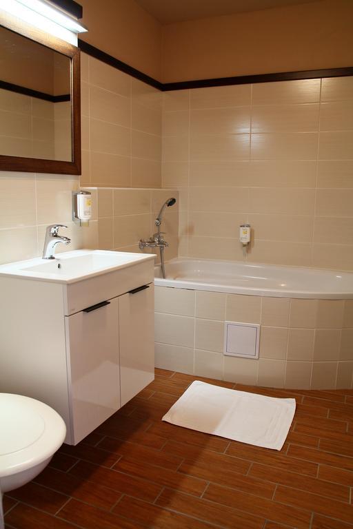 Hotel Baltaci Stary Zamek Napajedla Bagian luar foto
